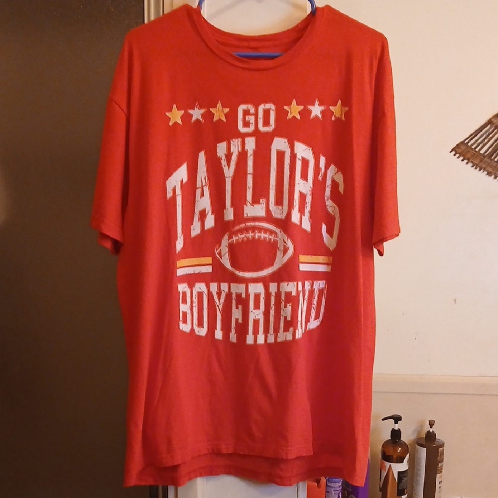 87 Kelce/taylor's Boyfriend. Red Graphic‎ T-Shirt with Football Design, Mens.L